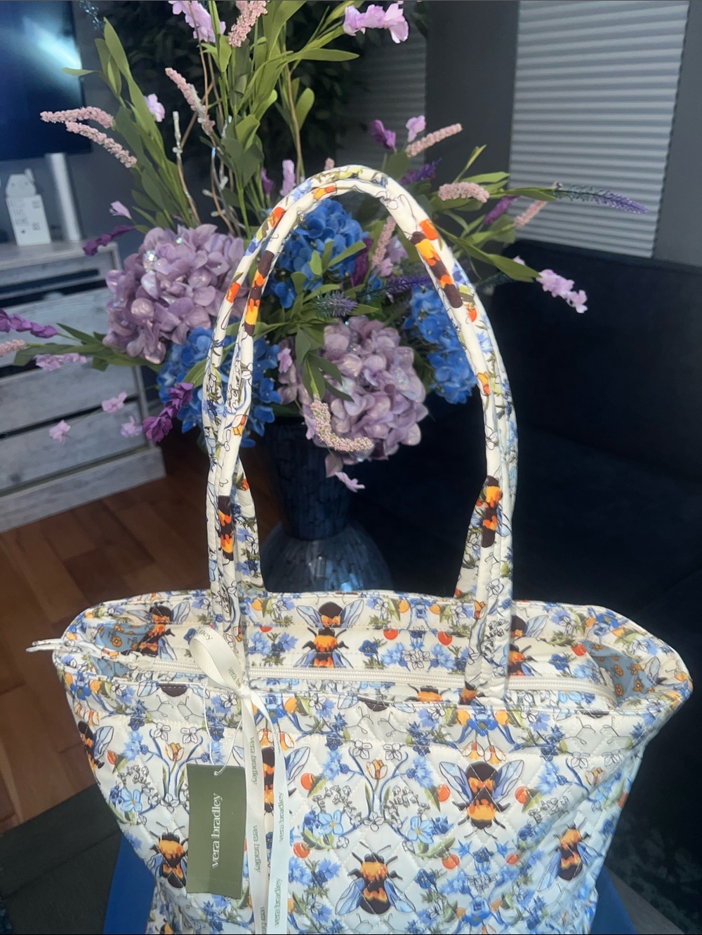 🐝Vera Bradley Bee & 💐Floral Quilted Tote - Picture 4 of 9